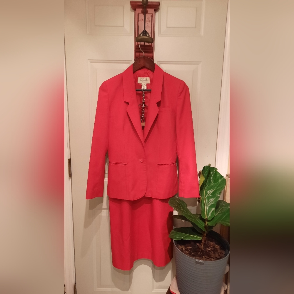 Red Vintage 7/8 Lee David 2 piece suit with Pockets, Skirt, fully lined
